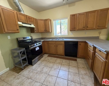 1839 Arlington Avenue - Photo Thumbnail 5