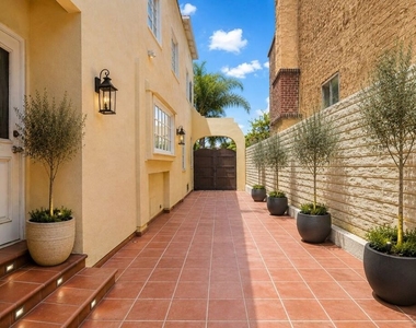 439 S Beverwil Drive - Photo Thumbnail 12