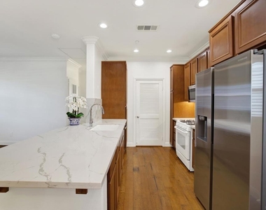 16915 Hutchins Landing - Photo Thumbnail 2