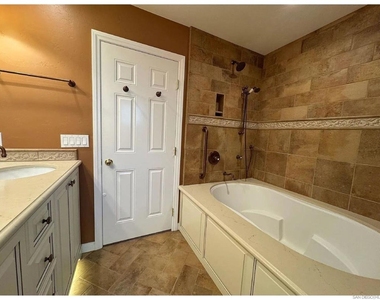 12226 Kingsgate Sq - Photo Thumbnail 32