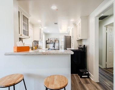 4475 Barnard Street - Photo Thumbnail 11