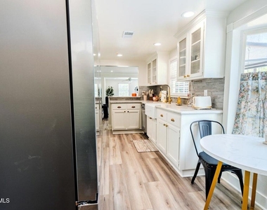 4475 Barnard Street - Photo Thumbnail 44