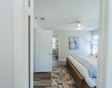 4475 Barnard Street - Photo Thumbnail 13