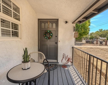 4475 Barnard Street - Photo Thumbnail 6