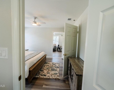 4475 Barnard Street - Photo Thumbnail 21