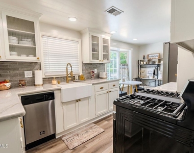 4475 Barnard Street - Photo Thumbnail 39