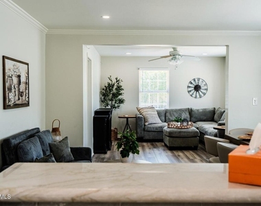 4475 Barnard Street - Photo Thumbnail 46