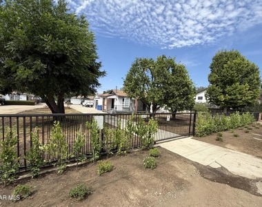 4475 Barnard Street - Photo Thumbnail 1