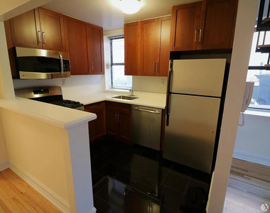 365 West 52nd Street - Photo Thumbnail 6