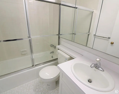 365 West 52nd Street - Photo Thumbnail 7