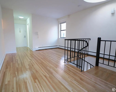 365 West 52nd Street - Photo Thumbnail 5