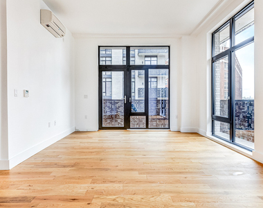 38-38 32nd St 11101 - Photo Thumbnail 4