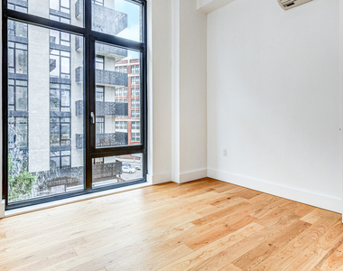 38-38 32nd St 11101 - Photo Thumbnail 2