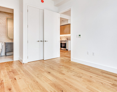 38-38 32nd St 11101 - Photo Thumbnail 7