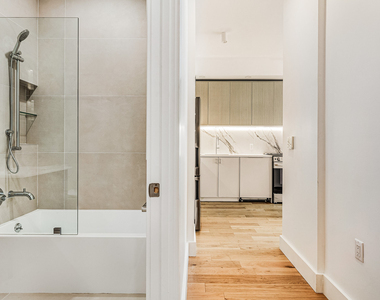 38-38 32nd St 11101 - Photo Thumbnail 15