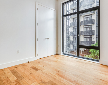 38-38 32nd St 11101 - Photo Thumbnail 1