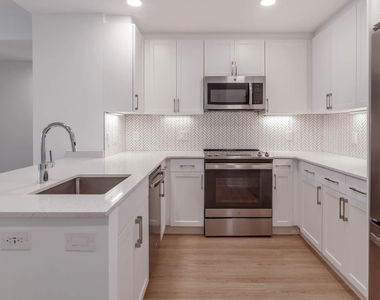 818 N. Quincy Street - Photo Thumbnail 6