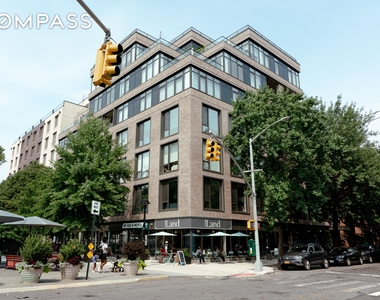 Grand Avenue - Photo Thumbnail 8