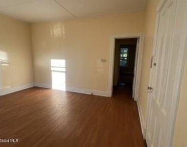 8 Summit Street - Photo Thumbnail 11