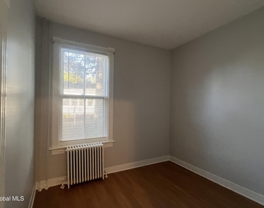 8 Summit Street - Photo Thumbnail 5