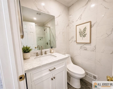 102 Goodwin Drive - Photo Thumbnail 11