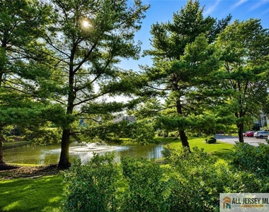 102 Goodwin Drive - Photo Thumbnail 7