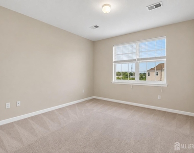 347 Pond Lane - Photo Thumbnail 12