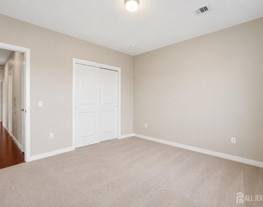 347 Pond Lane - Photo Thumbnail 11