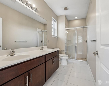 347 Pond Lane - Photo Thumbnail 6