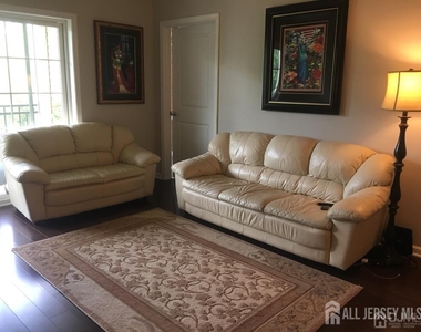 835 Liberty Court - Photo Thumbnail 2