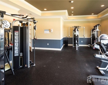 835 Liberty Court - Photo Thumbnail 13