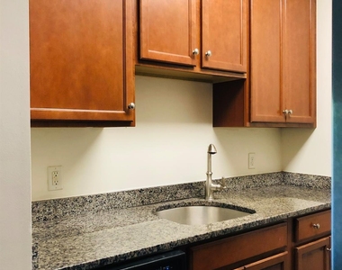 835 Liberty Court - Photo Thumbnail 5