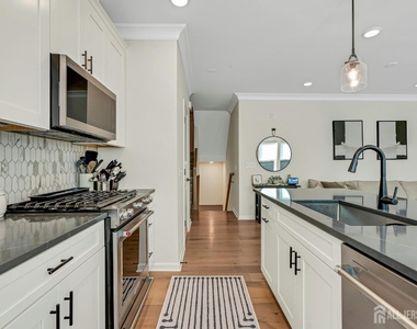 610 Sadie Circle - Photo Thumbnail 7
