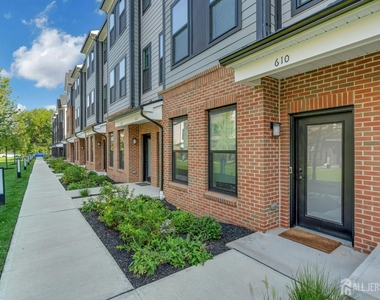 610 Sadie Circle - Photo Thumbnail 3