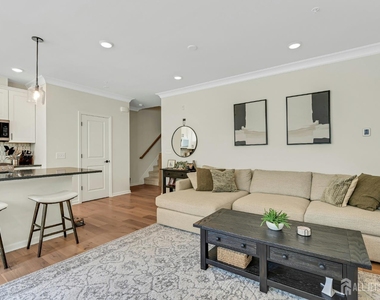 610 Sadie Circle - Photo Thumbnail 8