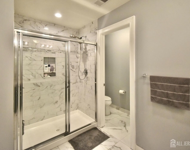 61 Mccormick Avenue S - Photo Thumbnail 13