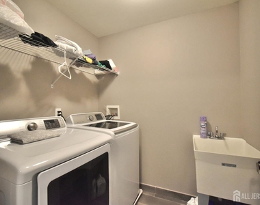 61 Mccormick Avenue S - Photo Thumbnail 18