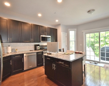 61 Mccormick Avenue S - Photo Thumbnail 9
