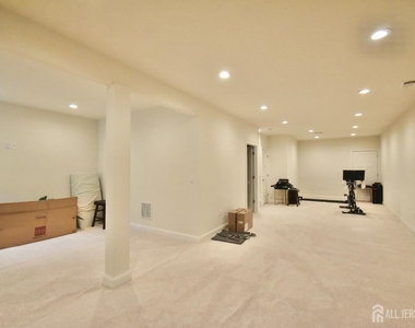 61 Mccormick Avenue S - Photo Thumbnail 20