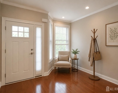 61 Mccormick Avenue S - Photo Thumbnail 2