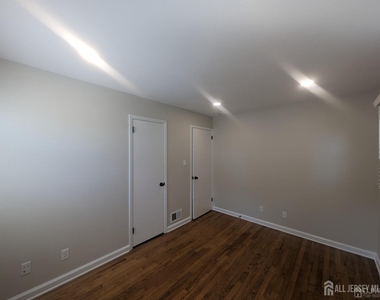 6 Hillside Avenue - Photo Thumbnail 16