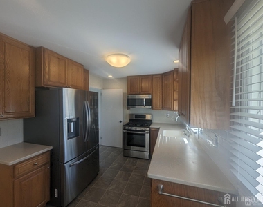 6 Hillside Avenue - Photo Thumbnail 4