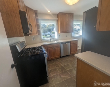 6 Hillside Avenue - Photo Thumbnail 5