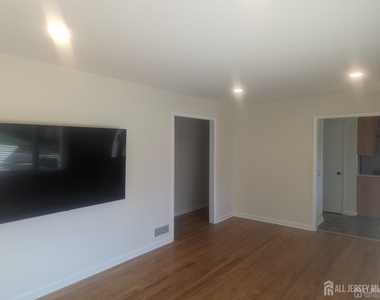 6 Hillside Avenue - Photo Thumbnail 9