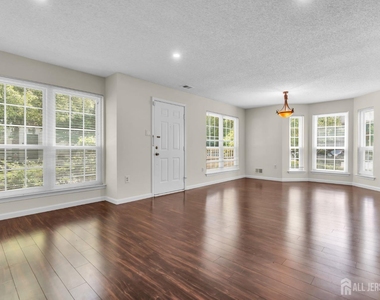 10 Brighton Way - Photo Thumbnail 4