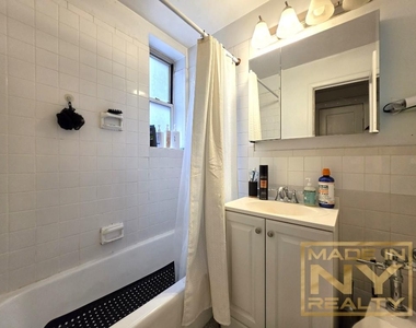 421 W 24th Street - Photo Thumbnail 4