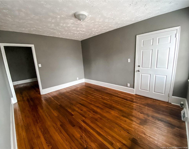 210 E 16th Street - Photo Thumbnail 3