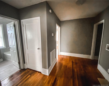 210 E 16th Street - Photo Thumbnail 5