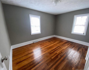 210 E 16th Street - Photo Thumbnail 12