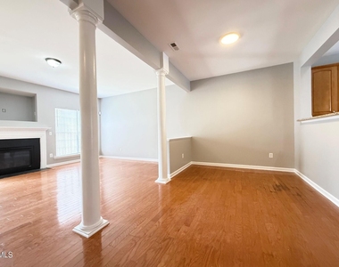 3113 Settle In Lane - Photo Thumbnail 2